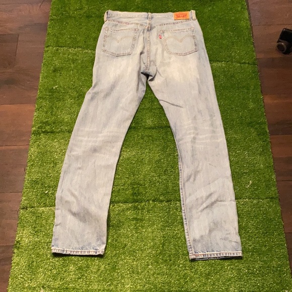 Levi’s Distressed Jeans - Picture 2 of 3